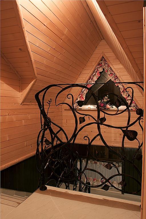 Bukowianski Dworek Bed & Breakfast Буковина Татжанска Екстериор снимка