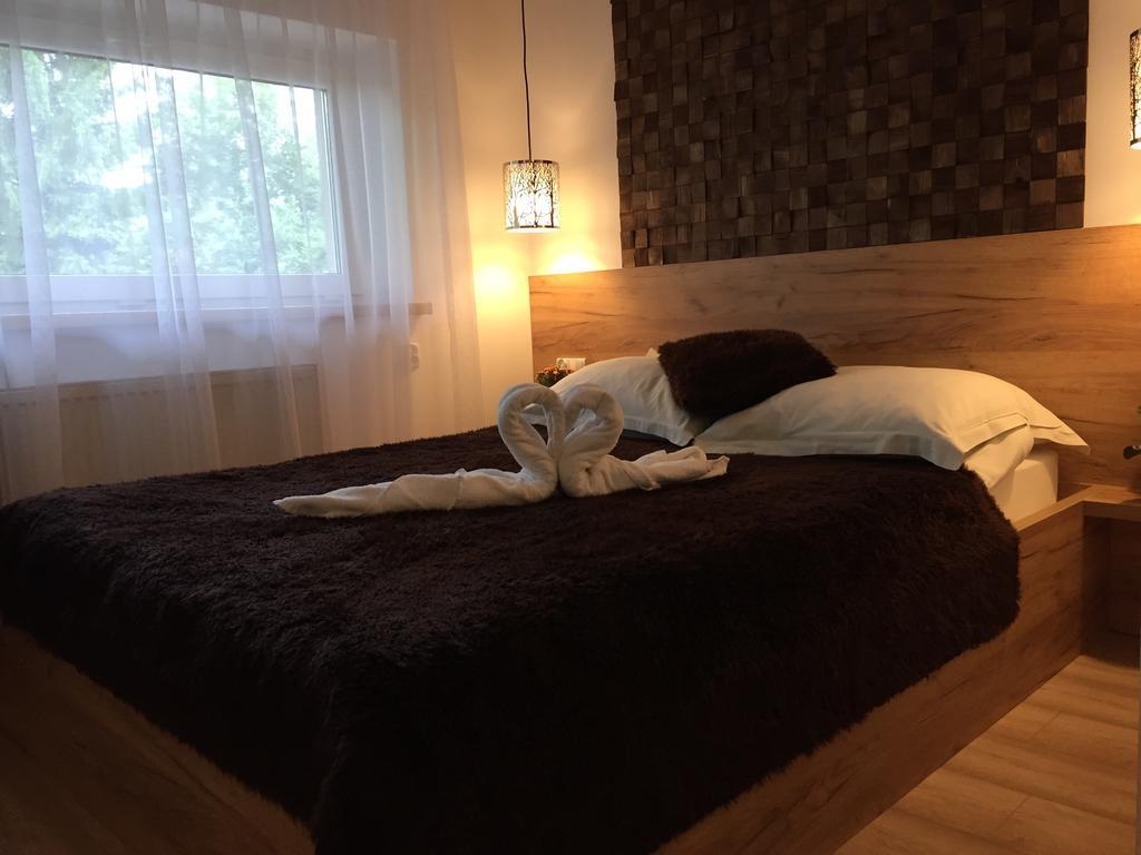 Bukowianski Dworek Bed & Breakfast Буковина Татжанска Екстериор снимка
