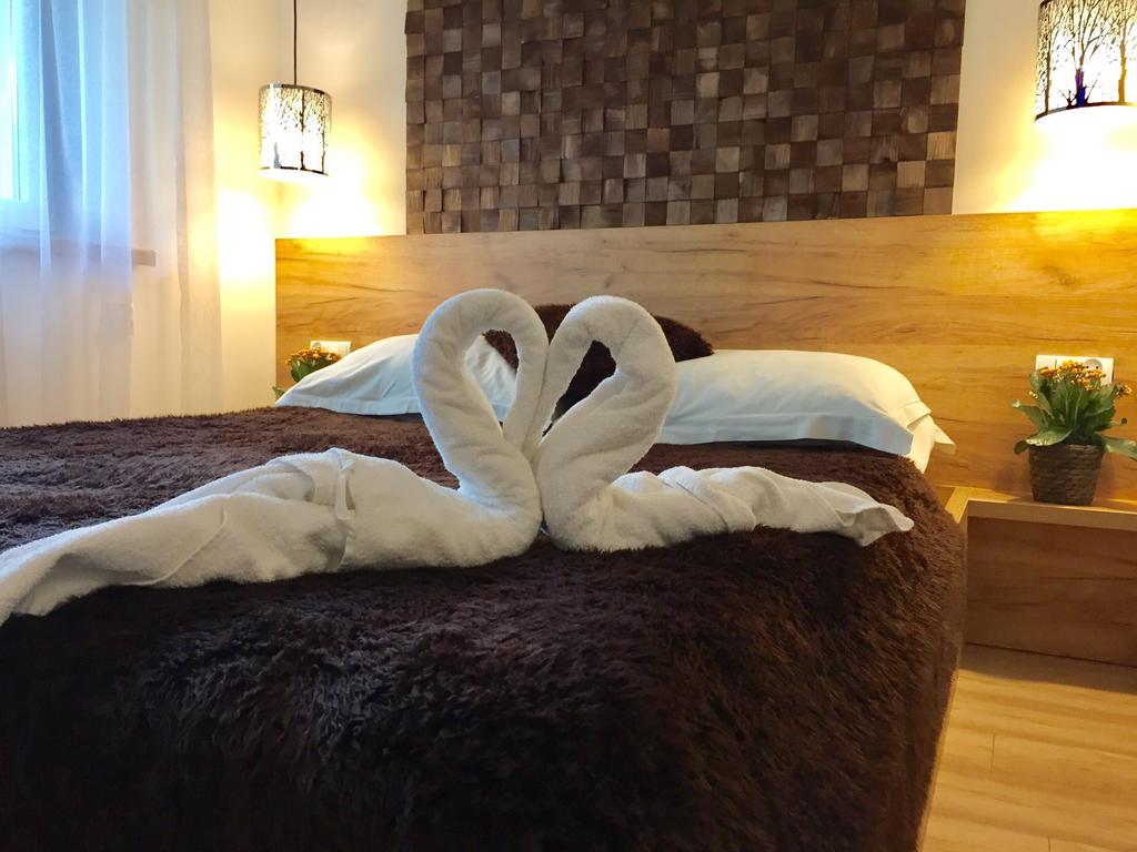 Bukowianski Dworek Bed & Breakfast Буковина Татжанска Екстериор снимка